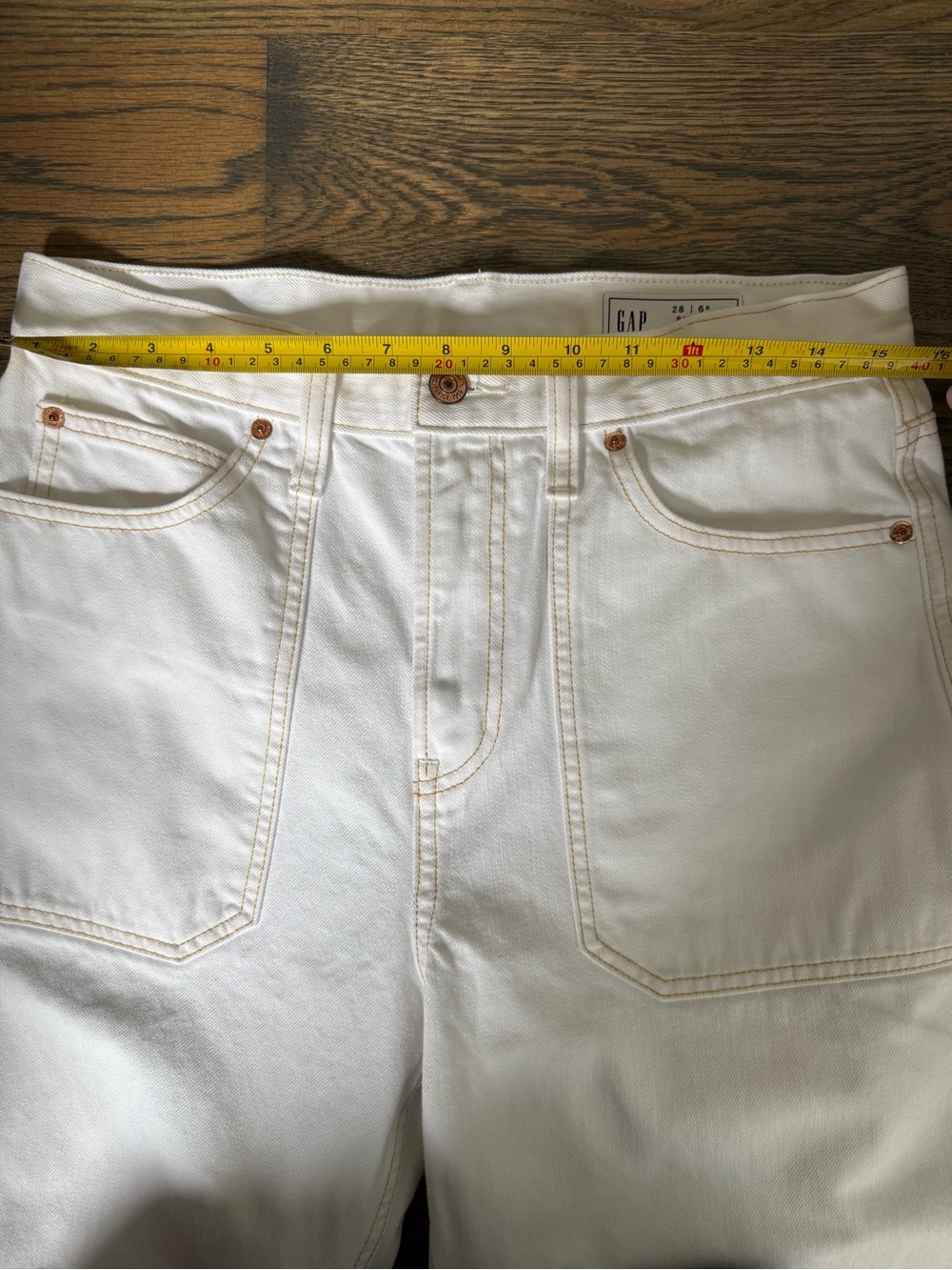 NWOT Gap Barrel Carpenter jeans in off-white. Size 28. Very flattering. - Picture 8 of 10